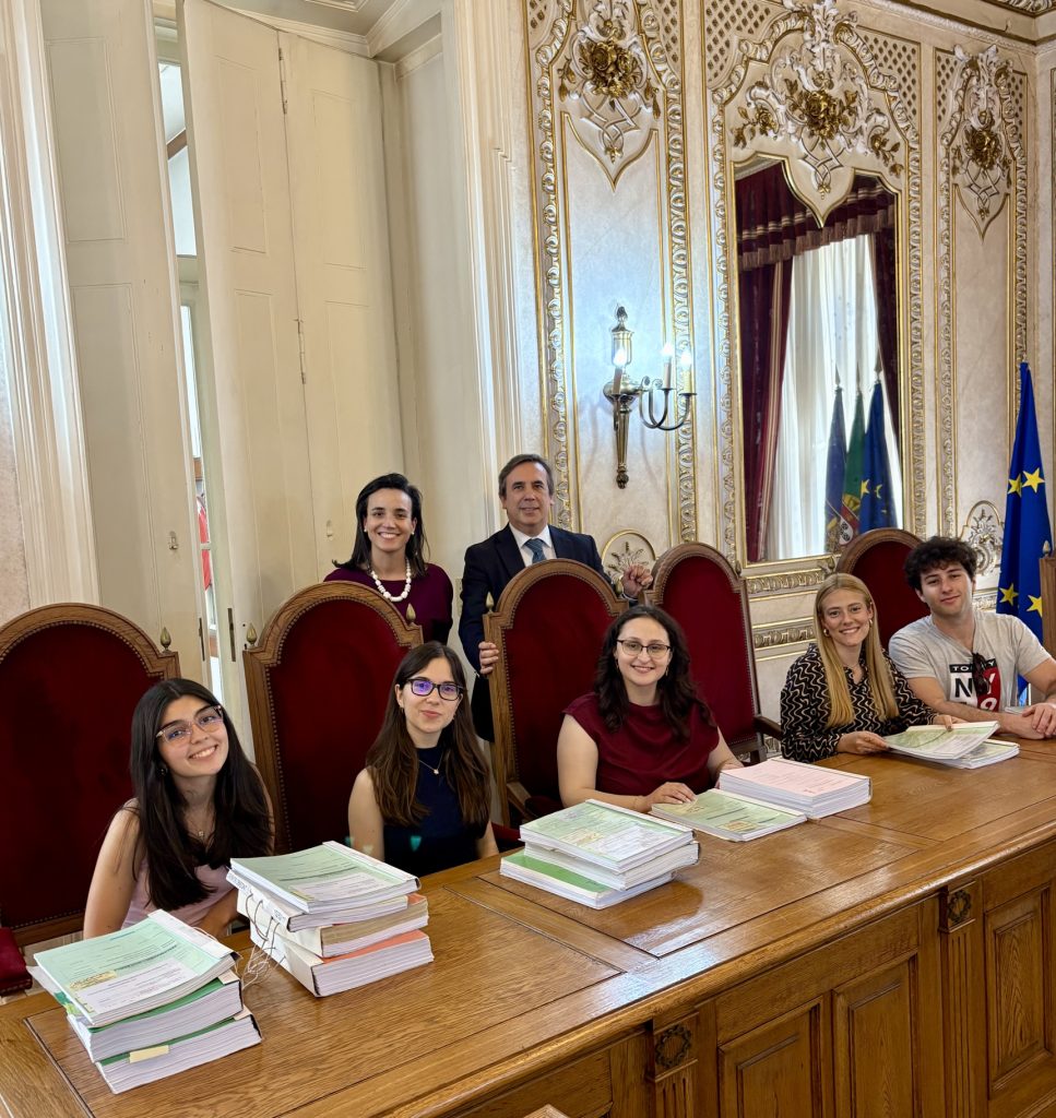 O Supremo Tribunal Administrativo, no dia 22 de maio de 2025, recebeu a visita de um grupo de estudantes da Faculdade de Direito da Universidade Nova de Lisboa